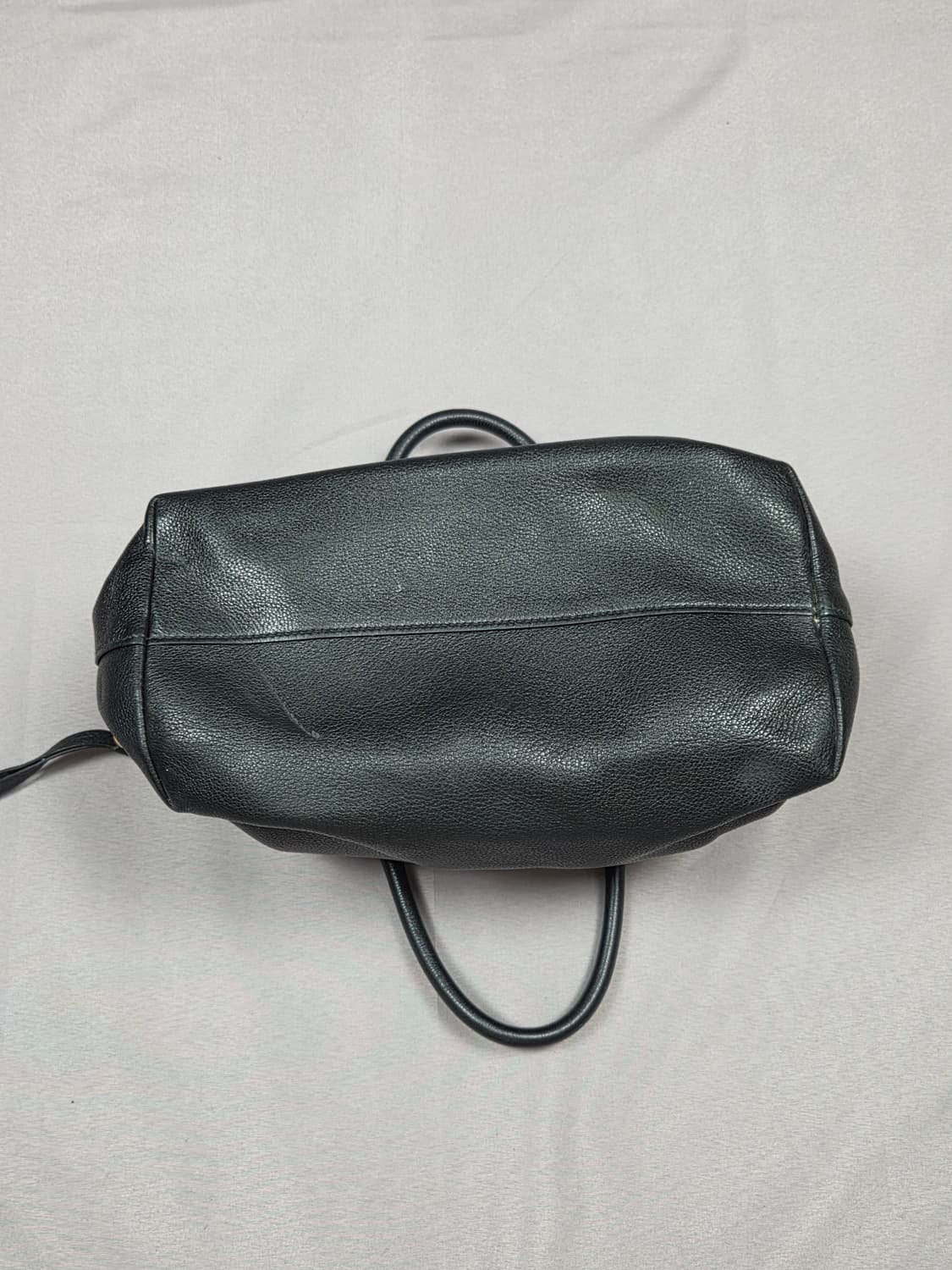 [프라다] 비텔로 다이노 레더 골드 메탈 로고 토트백 | G00012 상품이미지5