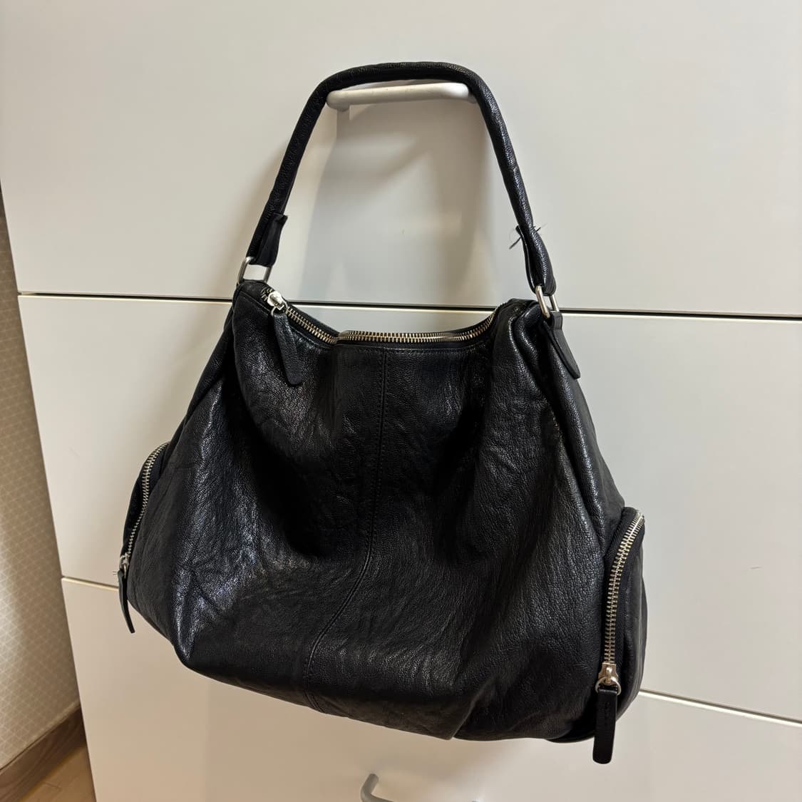 GENUINE LEATHER 블랙 가죽 숄더백 상품이미지3