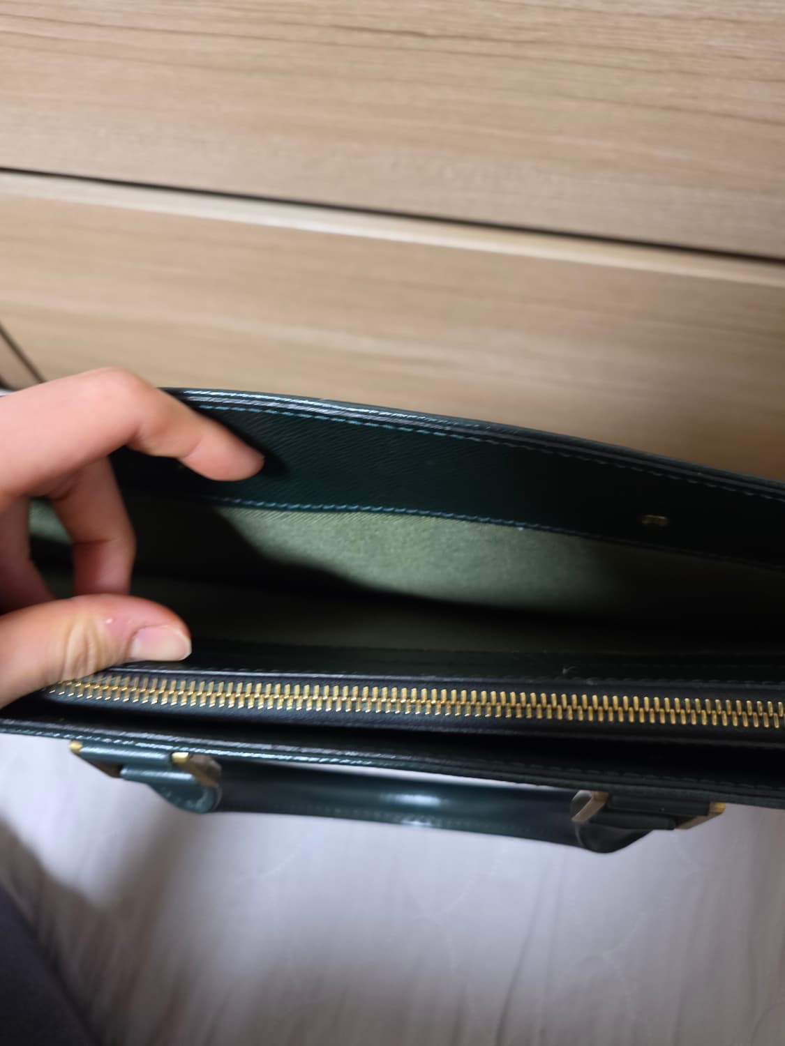 루이비통 타이가 로잔 서류가방 그린 상품이미지5