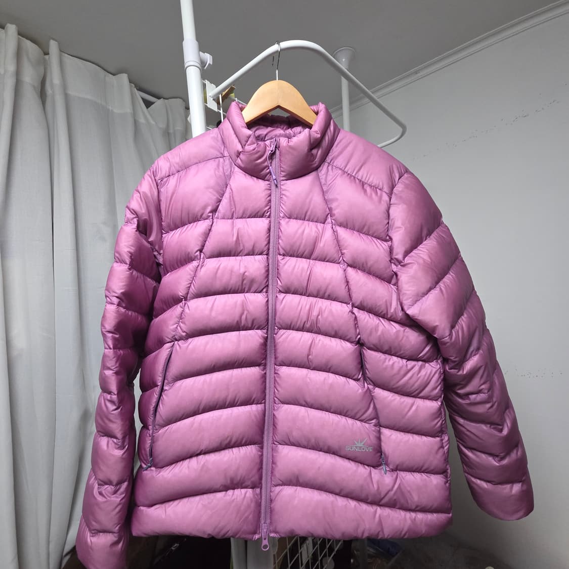 썬러브 경량패딩 핑크 라지 팔아요. 썬러브 플라이 라이트 다운 자켓 핑크 상품이미지1