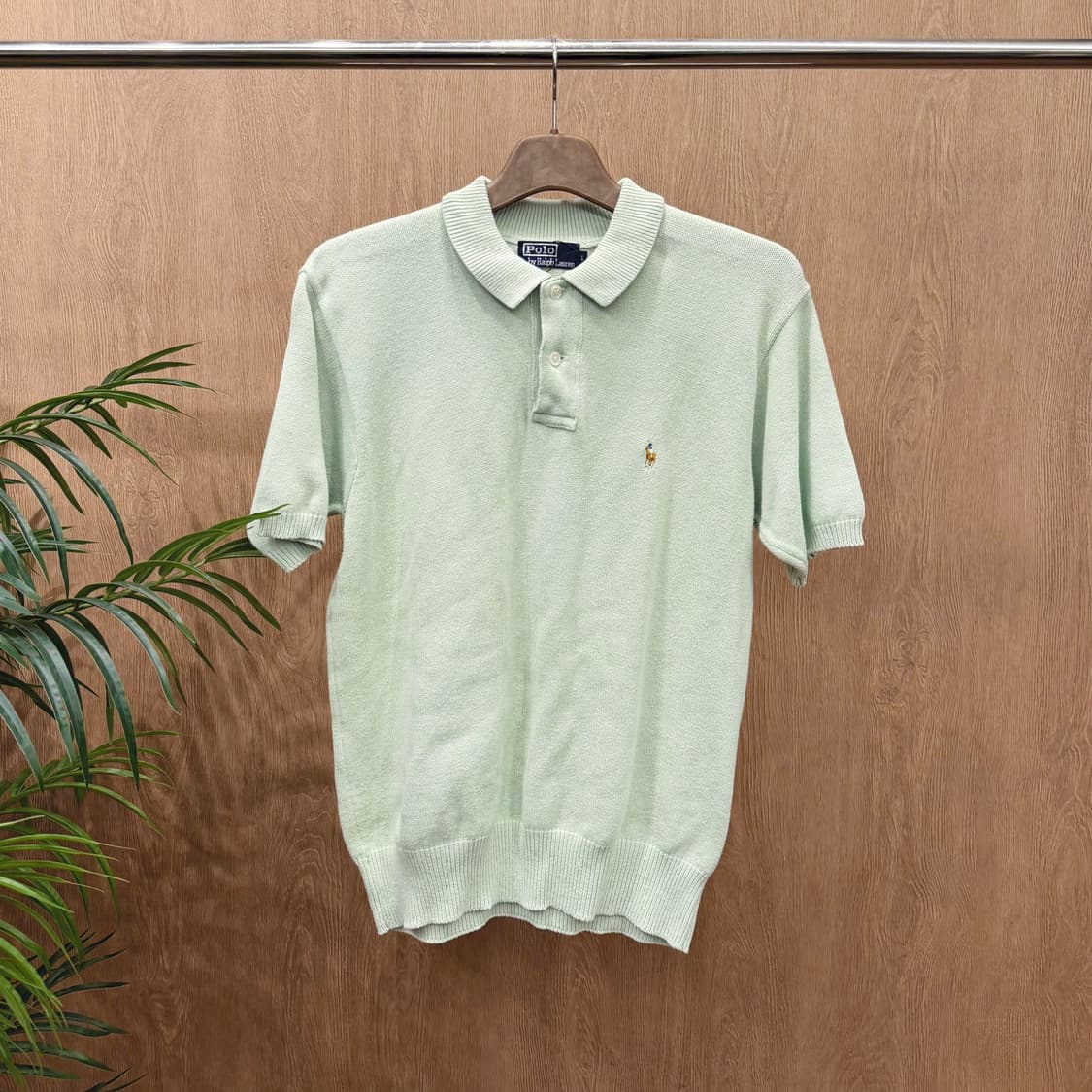 폴로 랄프로렌 반팔 카라넥 니트 더블 버튼 로고 자수 디테일 라이트 그린 상품이미지1