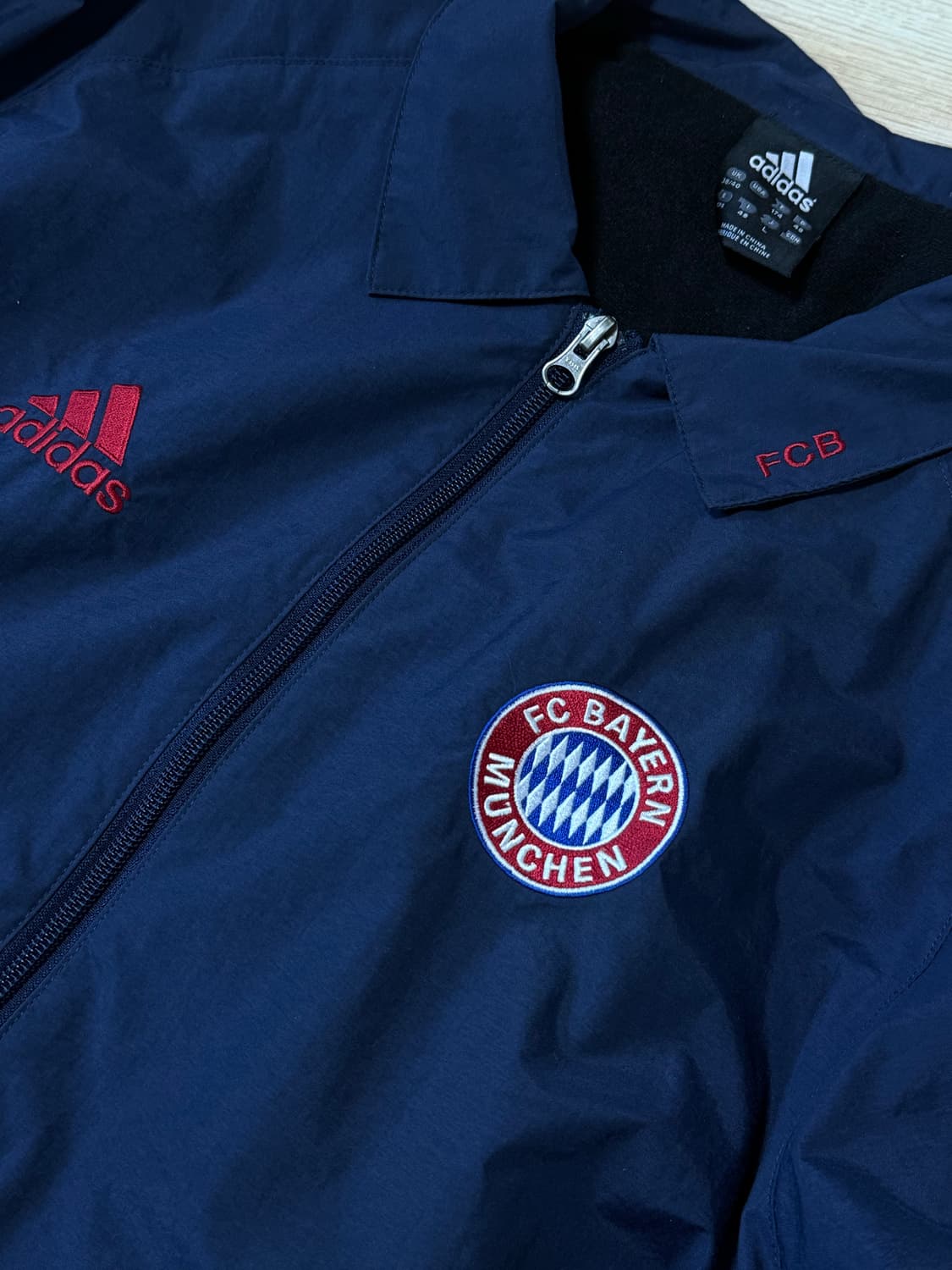 아디다스 FC 바이에른 뮌헨 코치 자켓 상품이미지4