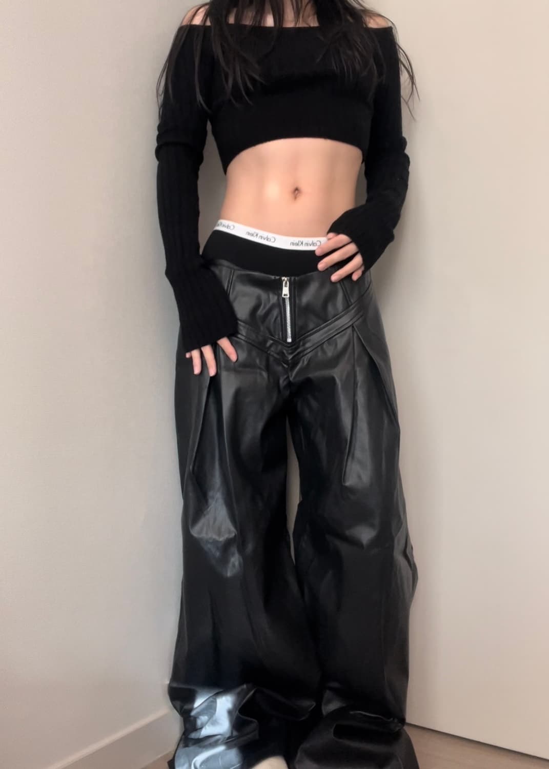 black leather wide-fit pants 상품이미지5