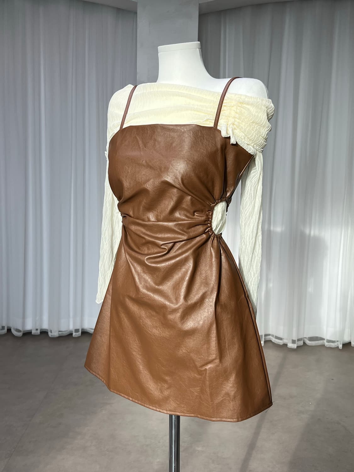 [새상품원가이하판매]브라운 레더 뒷지퍼 끈 원피스  상품이미지2