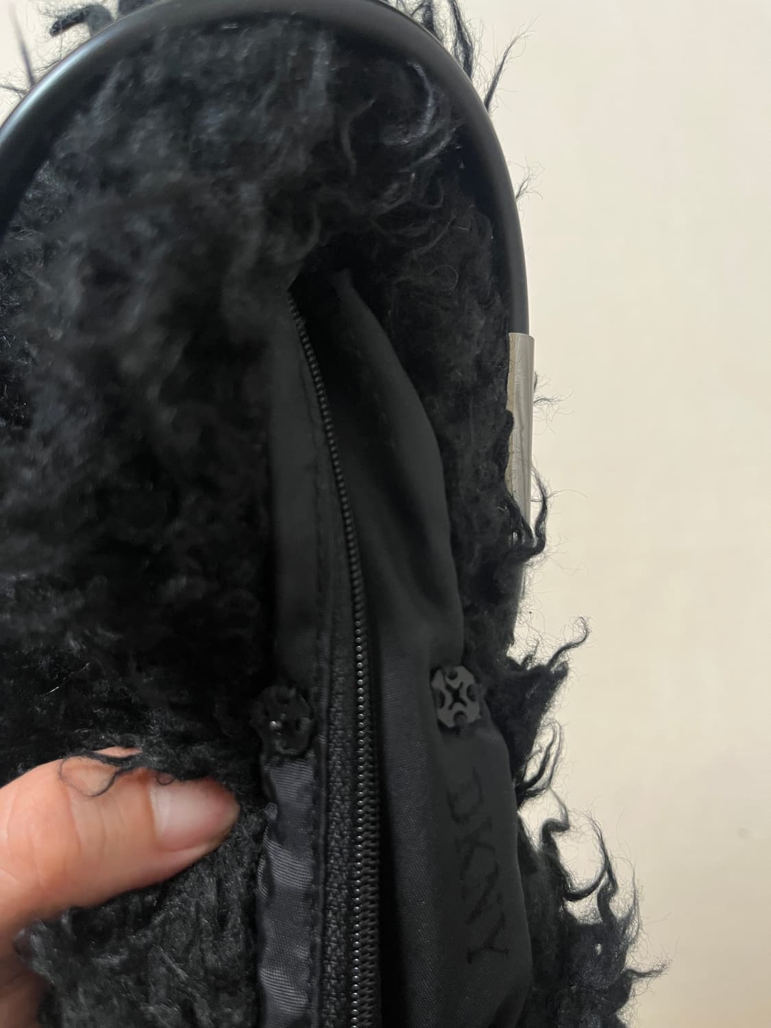 Dkny faux fur mini bag 도나카란 미니백 핸드백 상품이미지6
