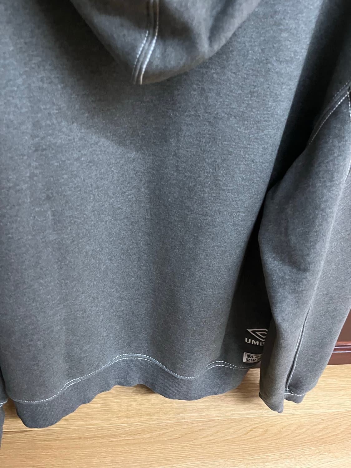 엄브로 크리스피 타슬란 차콜 후드 상품이미지2