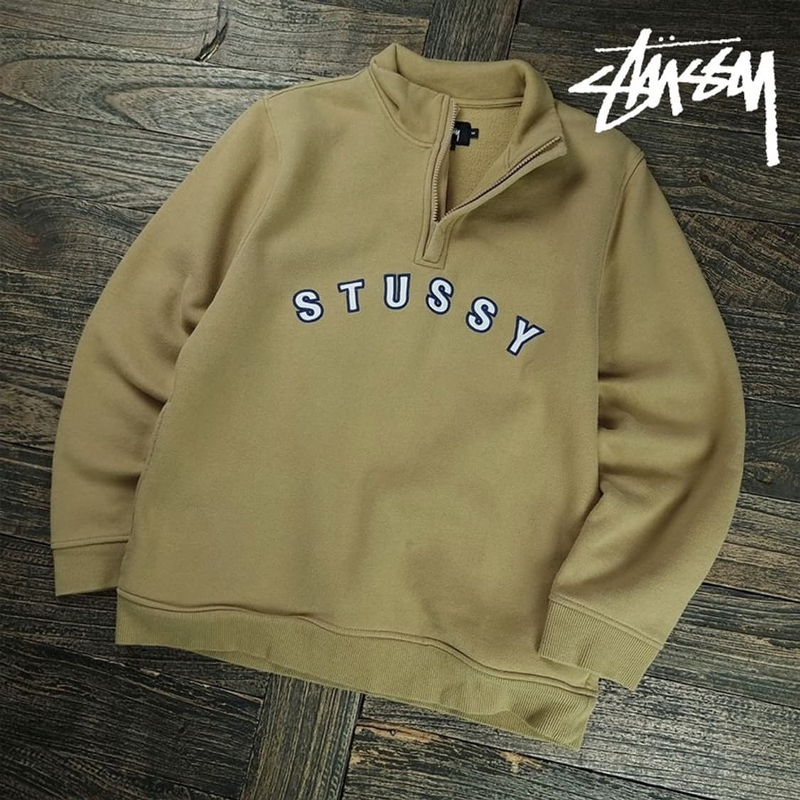 [스투시] 아치 로고 하프집업 반집업 맨투맨 베이지 P01585 상품이미지1