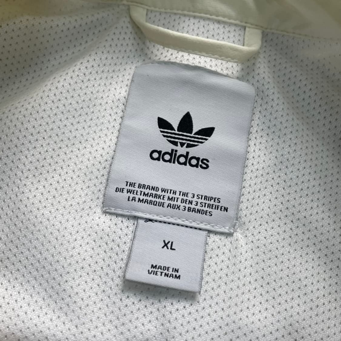 105 아디다스 이큅먼트 바람막이  상품이미지3