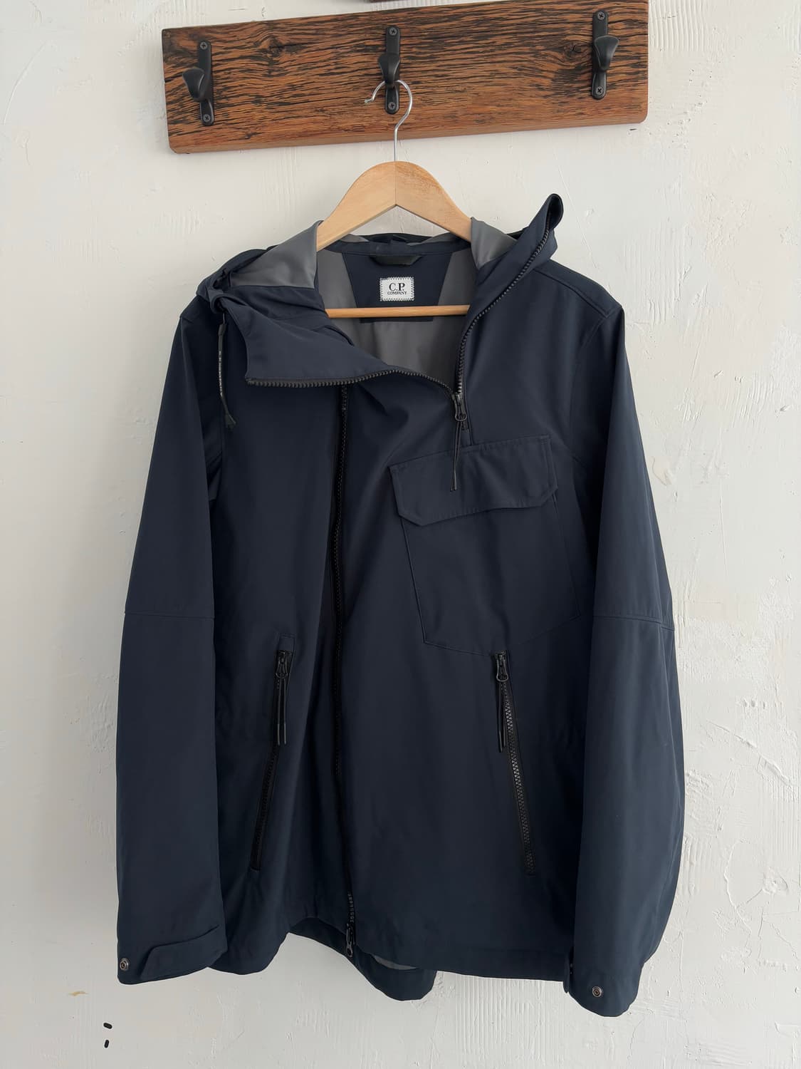 CP 컴퍼니 네이비 소프트쉘 고글 후드 자켓 상품이미지1