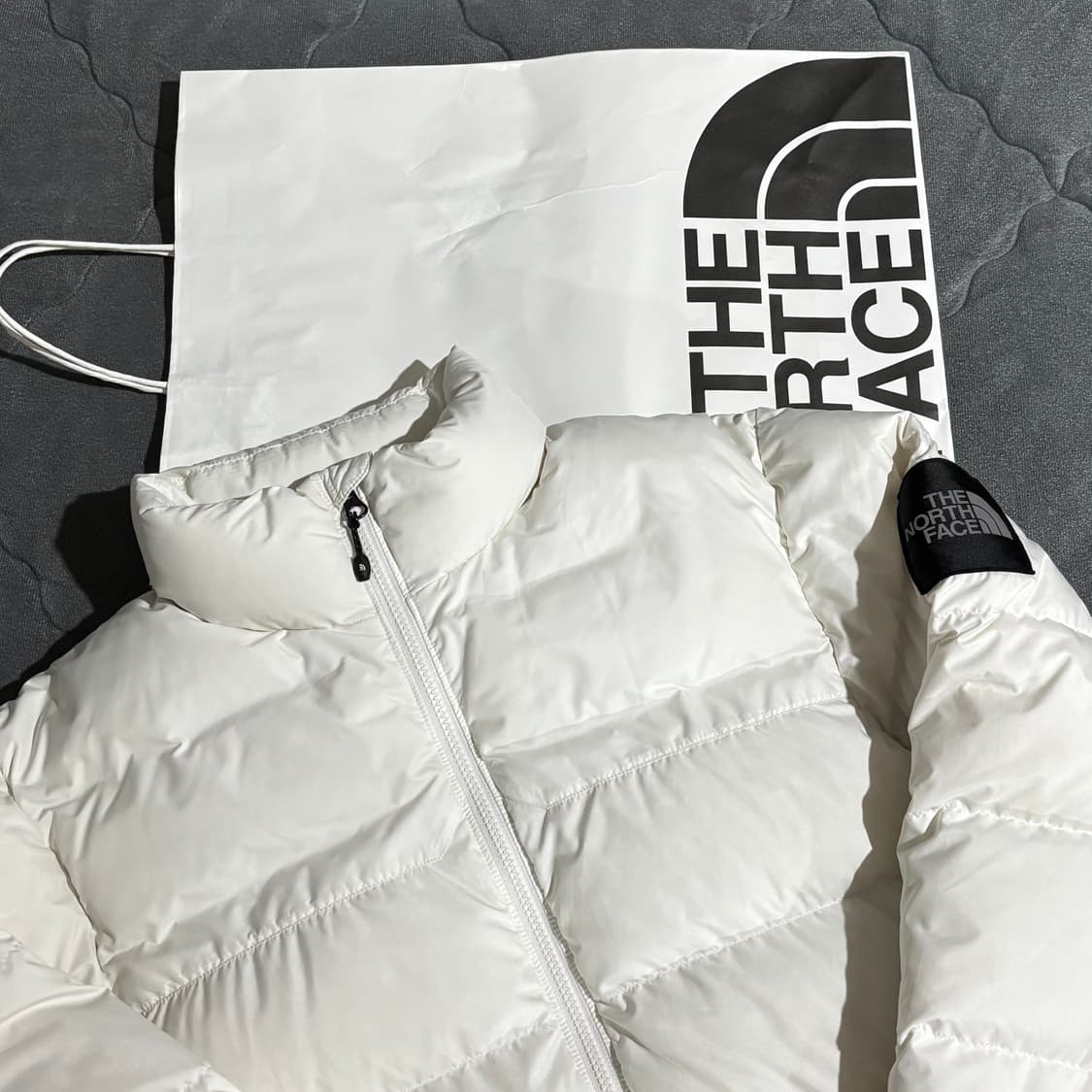 노스페이스 1992 눕시 올 화이트 M사이즈 패딩(야쿠자와 가족) 상품이미지2