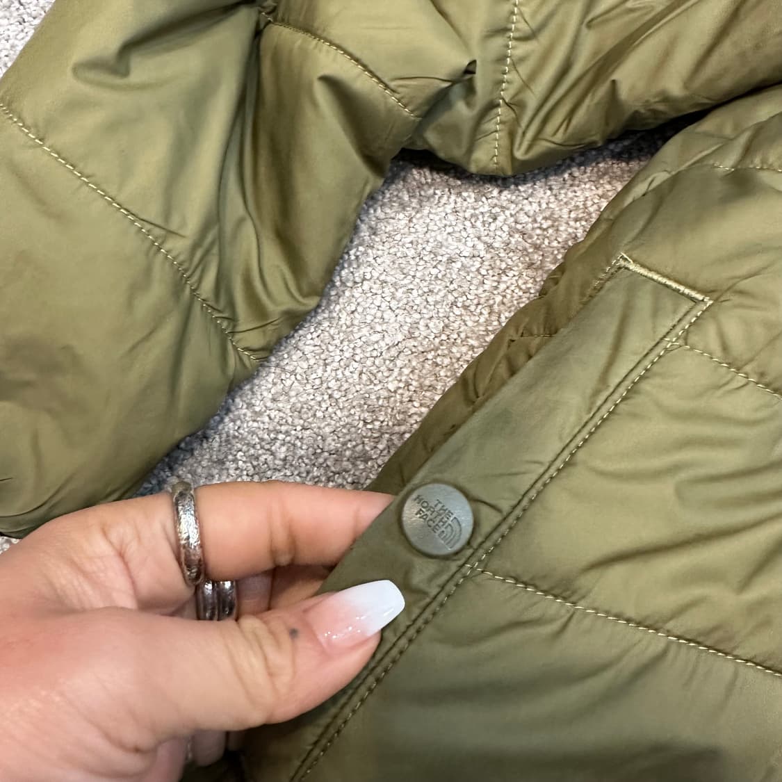 노스페이스 올리브/블략 리버서블 경량패딩L 상품이미지4