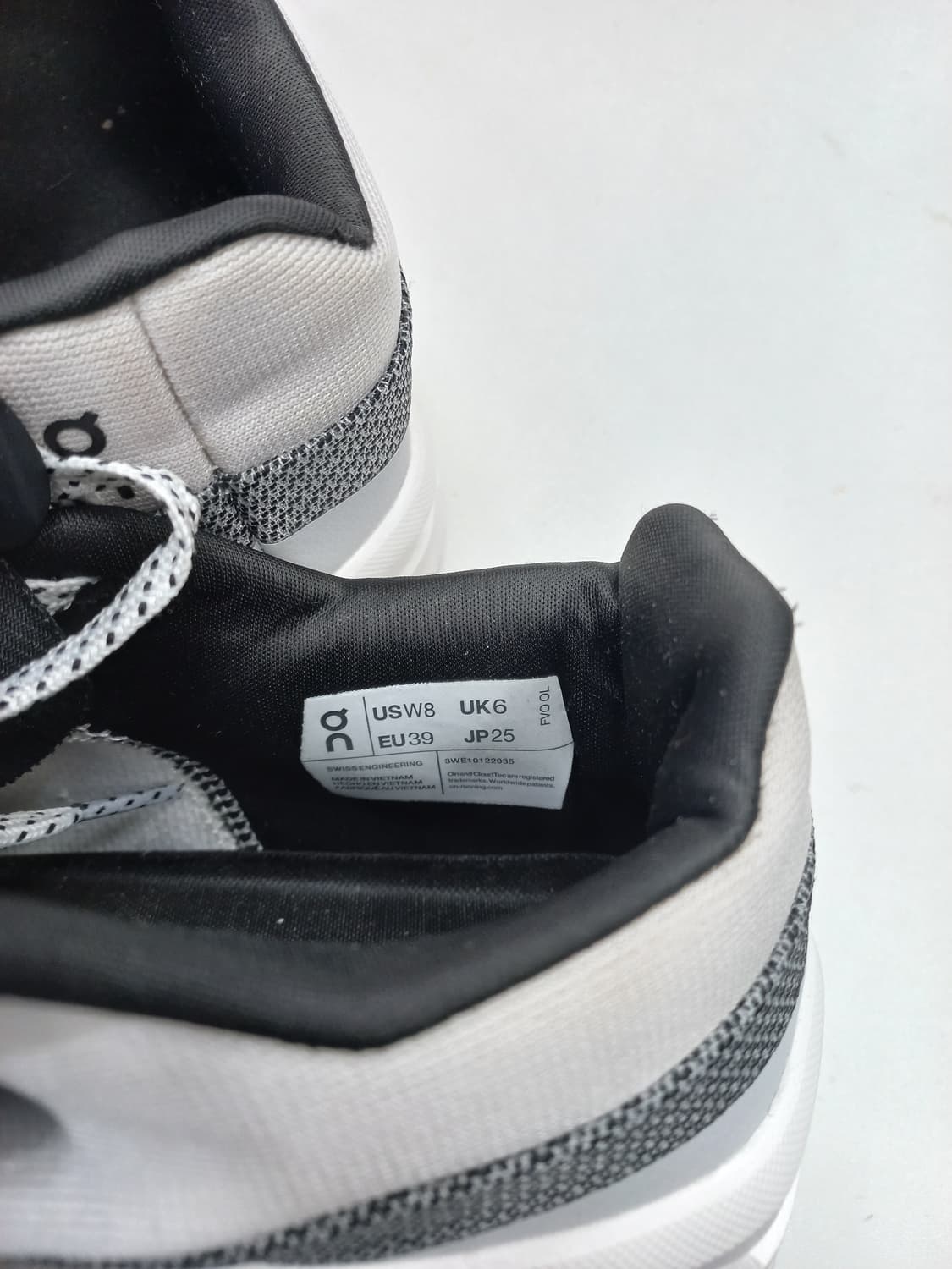 온러닝 클라우드몬스터 2 흰색 운동화 250mm 상품이미지4