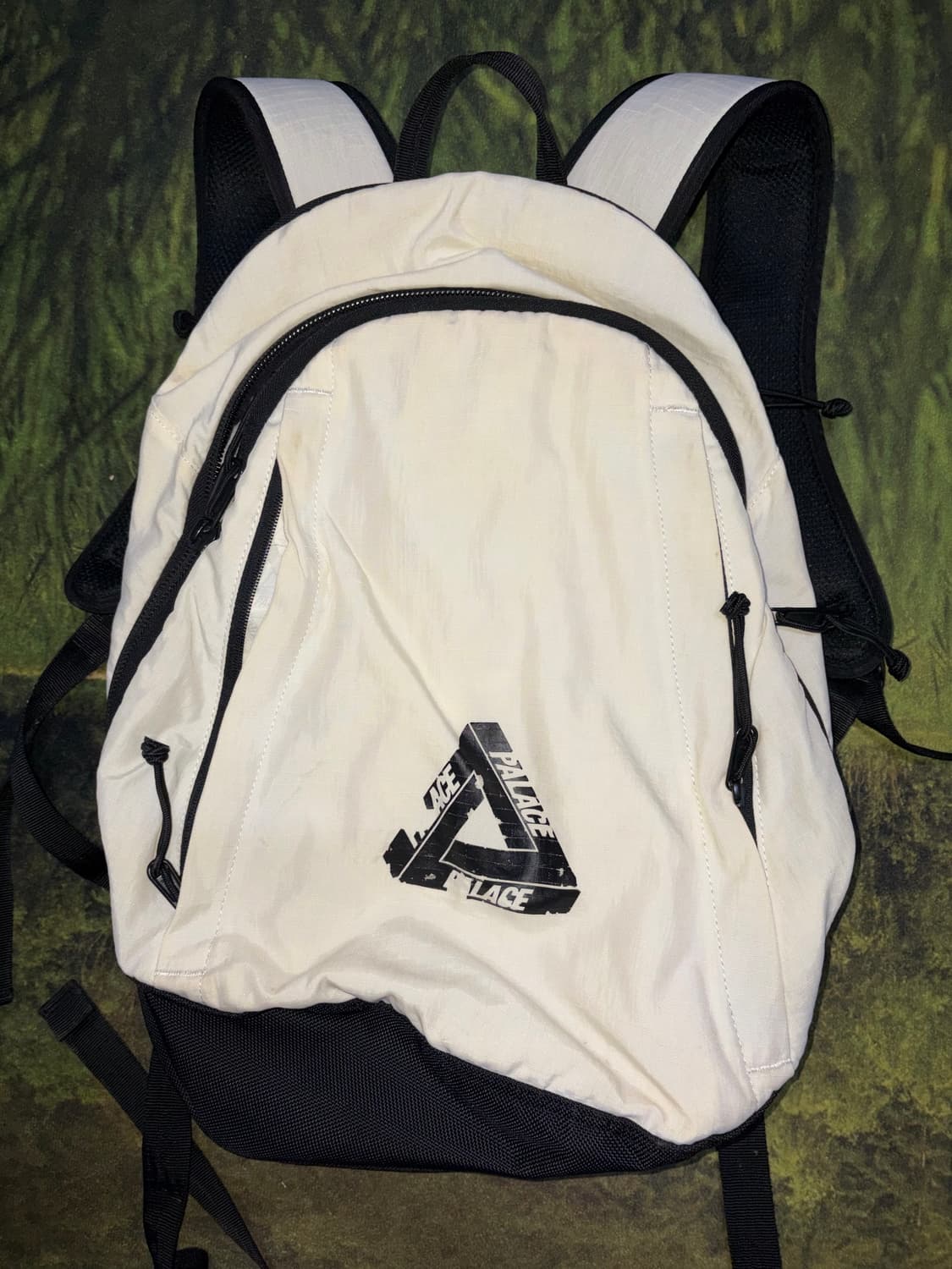 팔라스 트라이앵글 로고 백팩 가방 화이트 상품이미지1