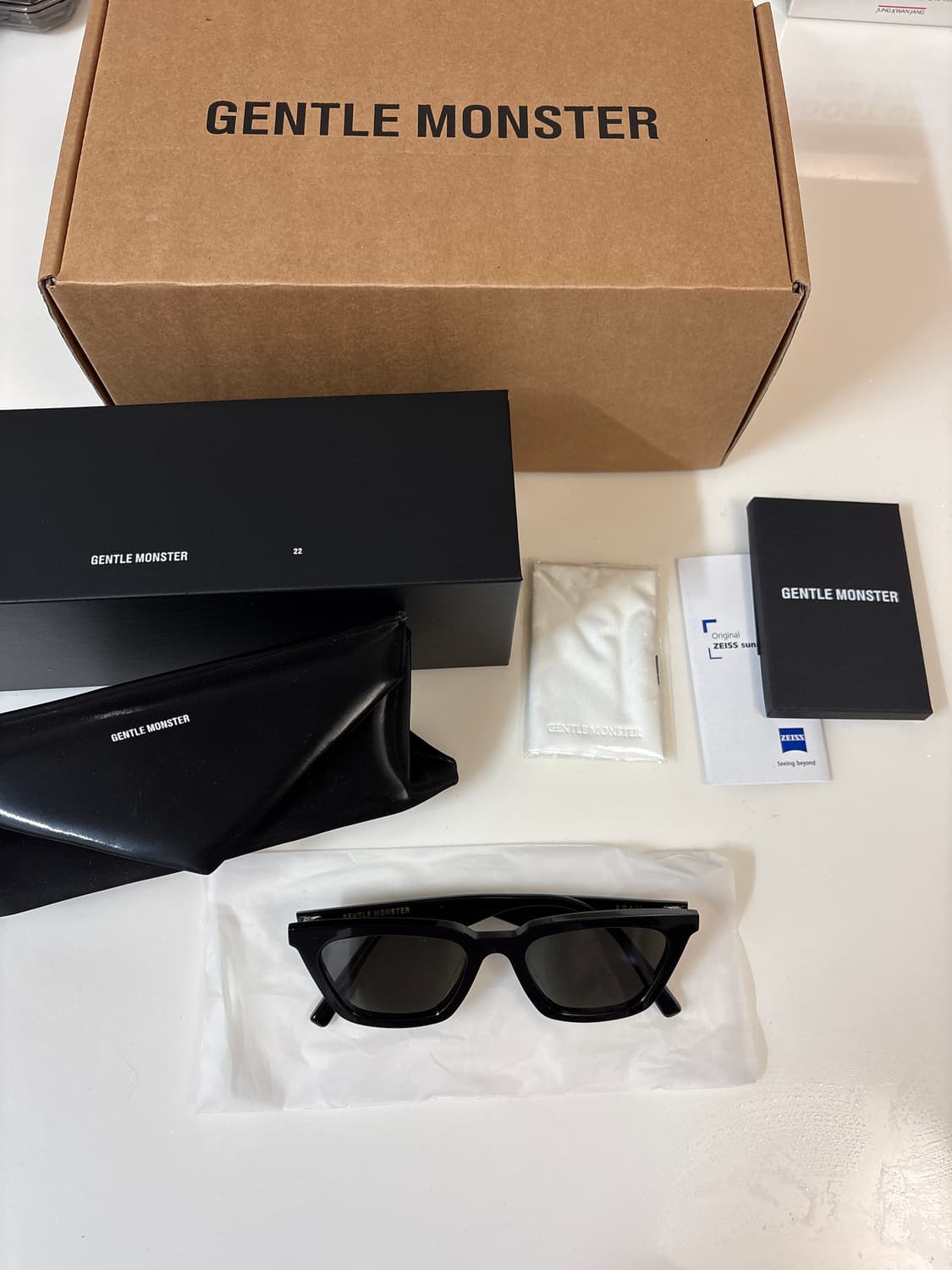 (제니착용) 젠틀몬스터 아가일 01 agail 블랙 풀박스 상품이미지1