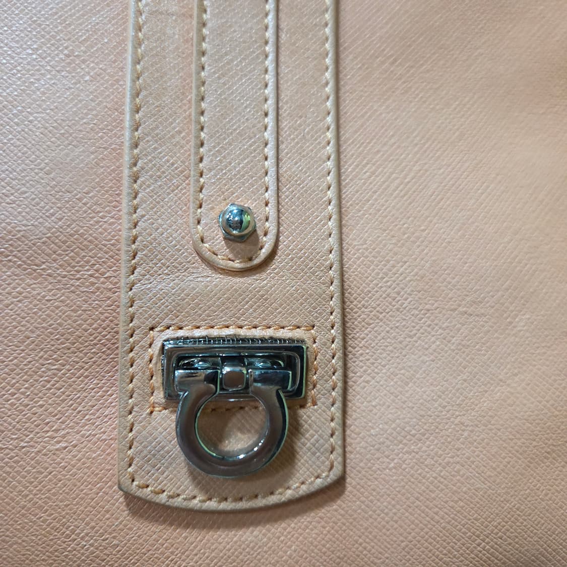 페라가모 사피아노 숄더 상품이미지2