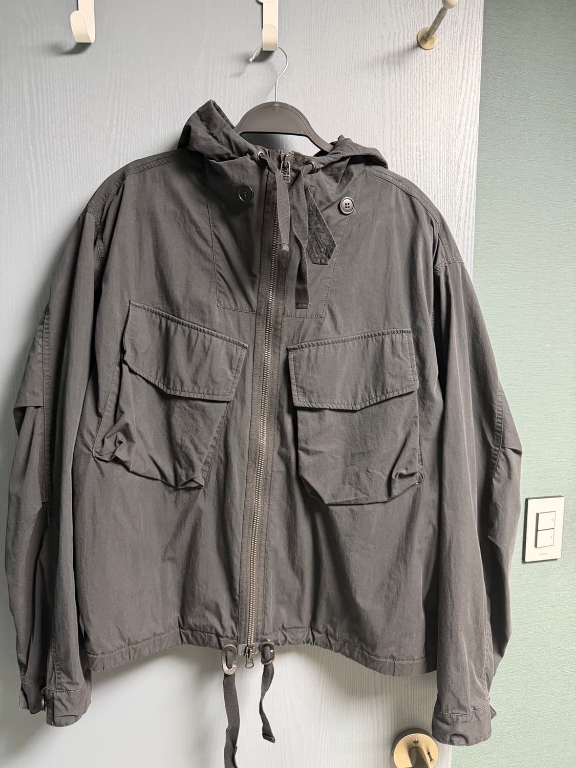프리즘웍스 SMOCK HOODED PARKA _ BLACK 상품이미지2