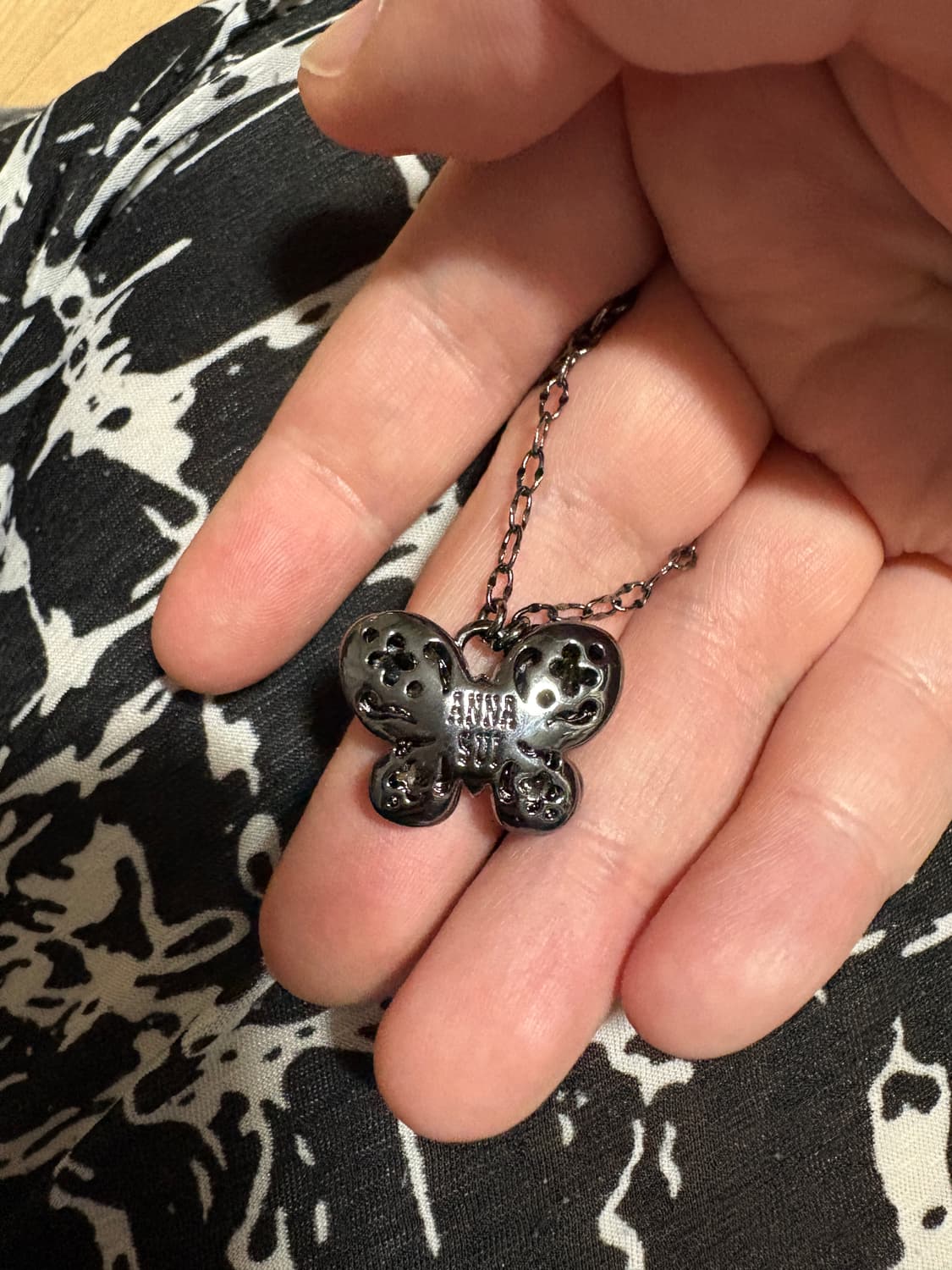 안나수이 블랙체인 나비 목걸이 상품이미지2