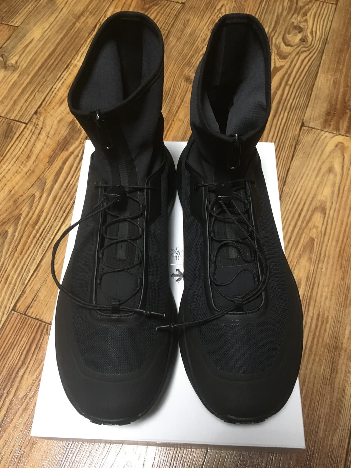 데상트 유스 시프트 트레일 블랙 판매합니다 상품이미지2