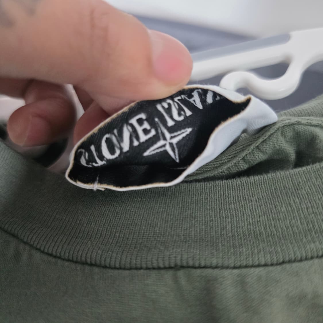 정품) 스톤아일랜드 컴퍼스 로고 패치 카키 반팔 라운드 티셔츠 M 상품이미지9