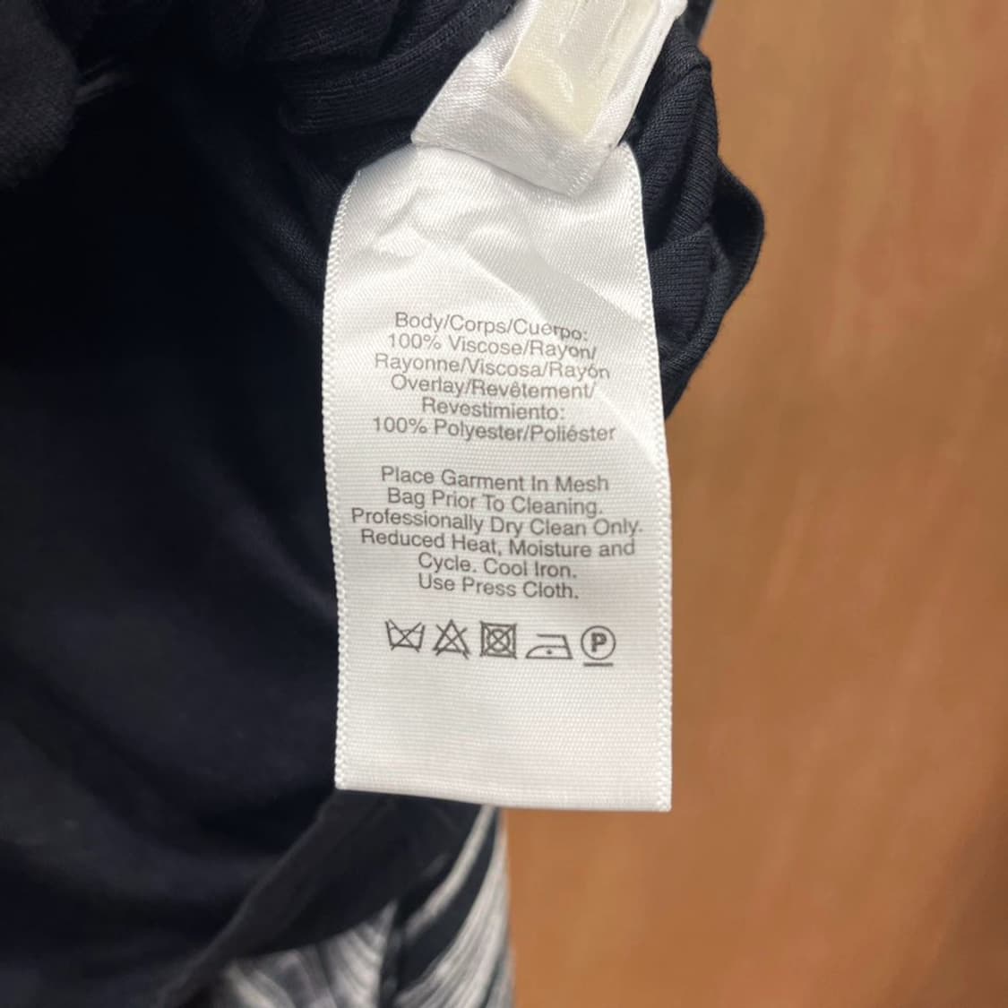 도나카란 뉴욕 미디 스커트 플리츠 믹스 스트라이프 레이어 디테일 블랙 상품이미지7