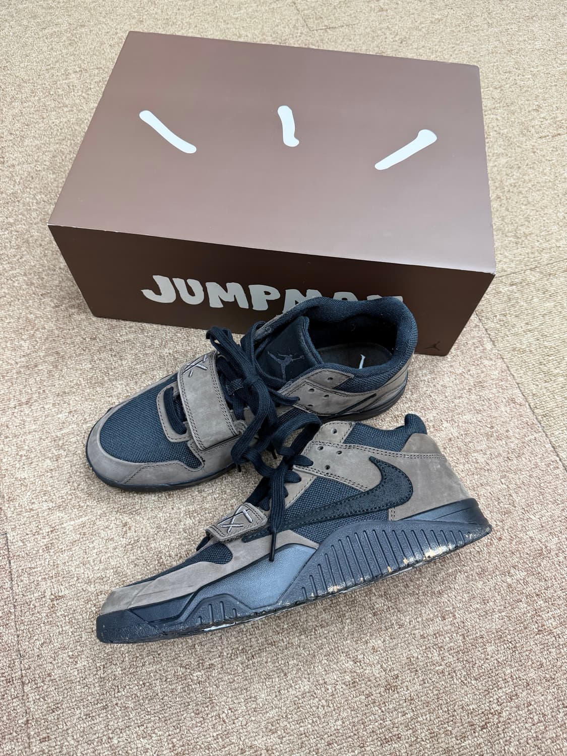 조던 x 트래비스 스캇 점프맨 잭 TR 블랙 앤 다크 모카 290 팝니다 상품이미지2