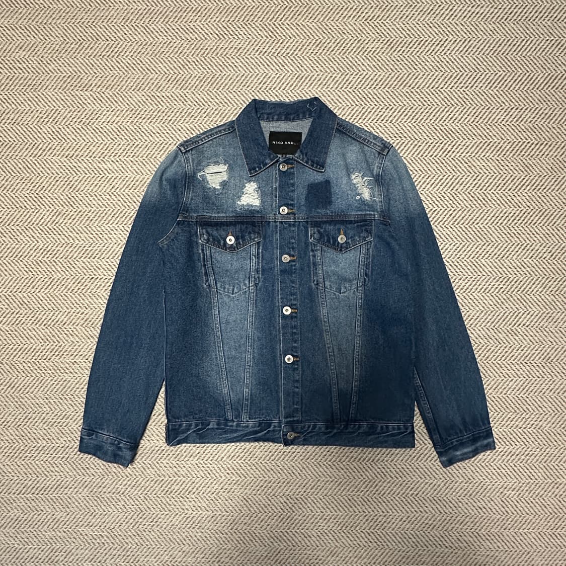 NIKO AND... damage denim jacket 상품이미지1