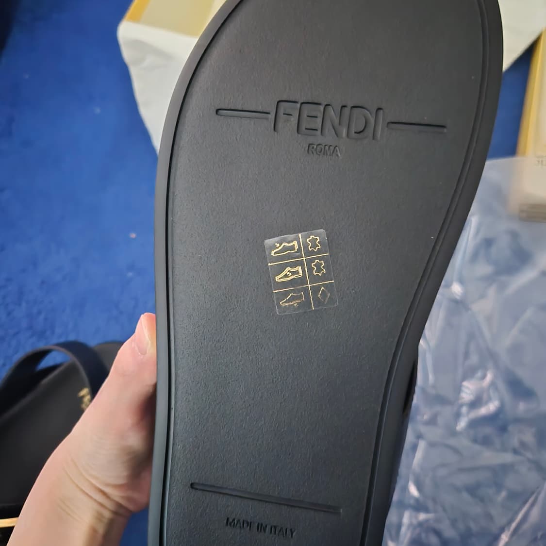 펜디 필 샌들 새상품 상품이미지6