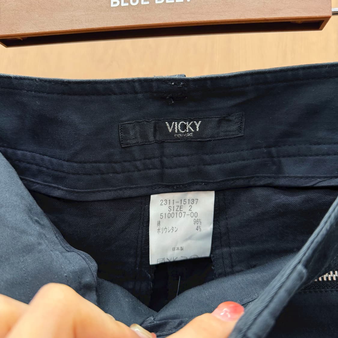 비키 꾸뛰르 미니 스커트 멀티 지퍼 포켓 하드웨어 디테일 H라인 블랙 상품이미지6