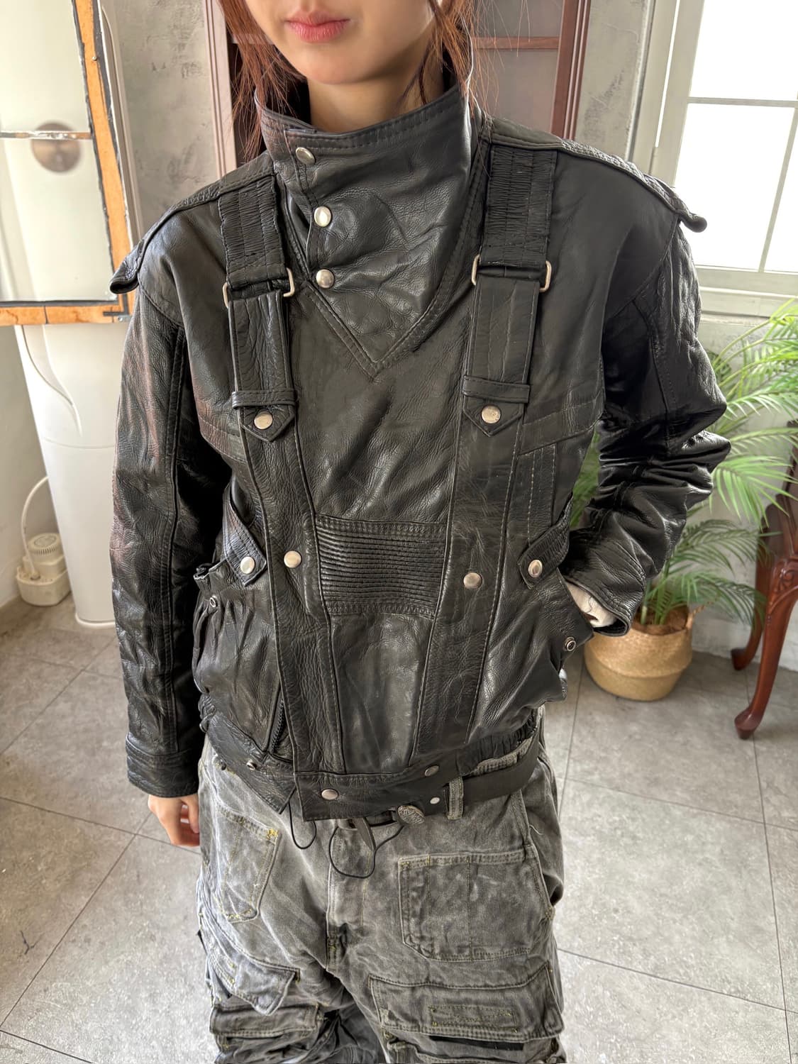 하네스 디테일 바이커 레더 자켓 상품이미지2