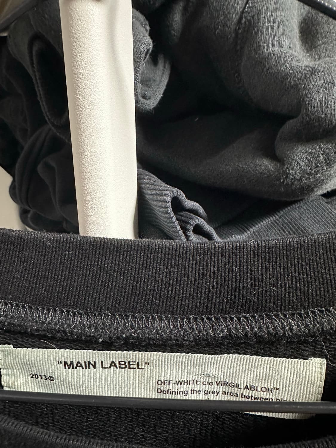오프화이트 블랙 맨투맨 XL 상품이미지2