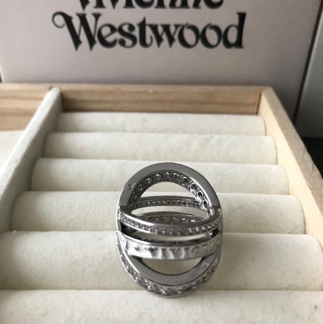 비비안 웨스트우드 아카이브 화이트 레터링 로고 각인 3단 레이어 링 반지 상품이미지6