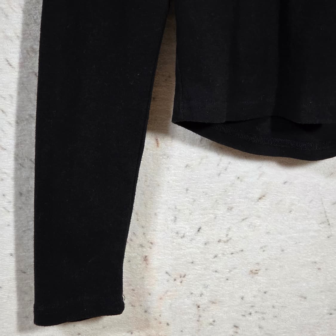 블랙 버튼 유넥 반크롭 슬림핏 롱슬리브 상품이미지3