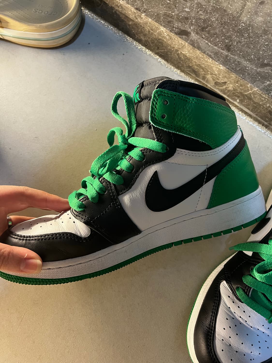나이키 에어 조던 1 미드 럭키 그린 상품이미지2