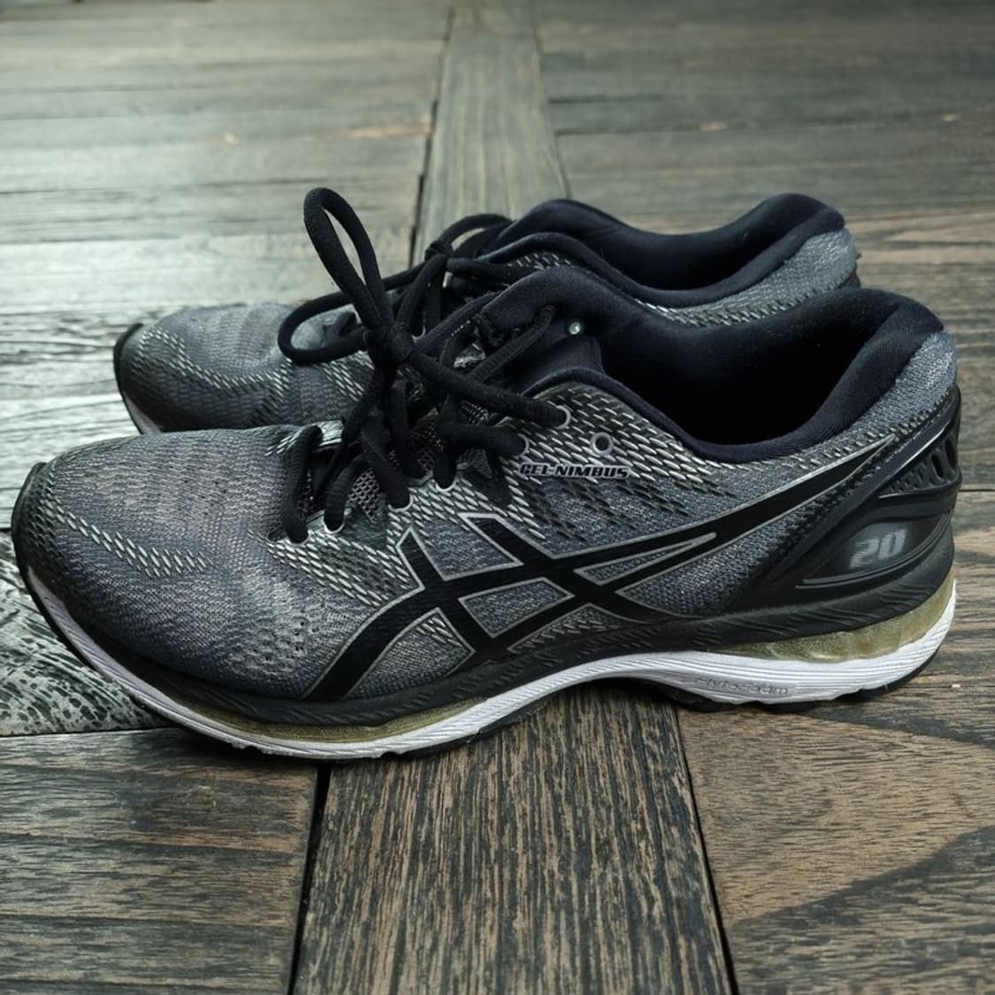 [아식스] 젤 님버스 20 스니커즈 런닝화 M19096 상품이미지4