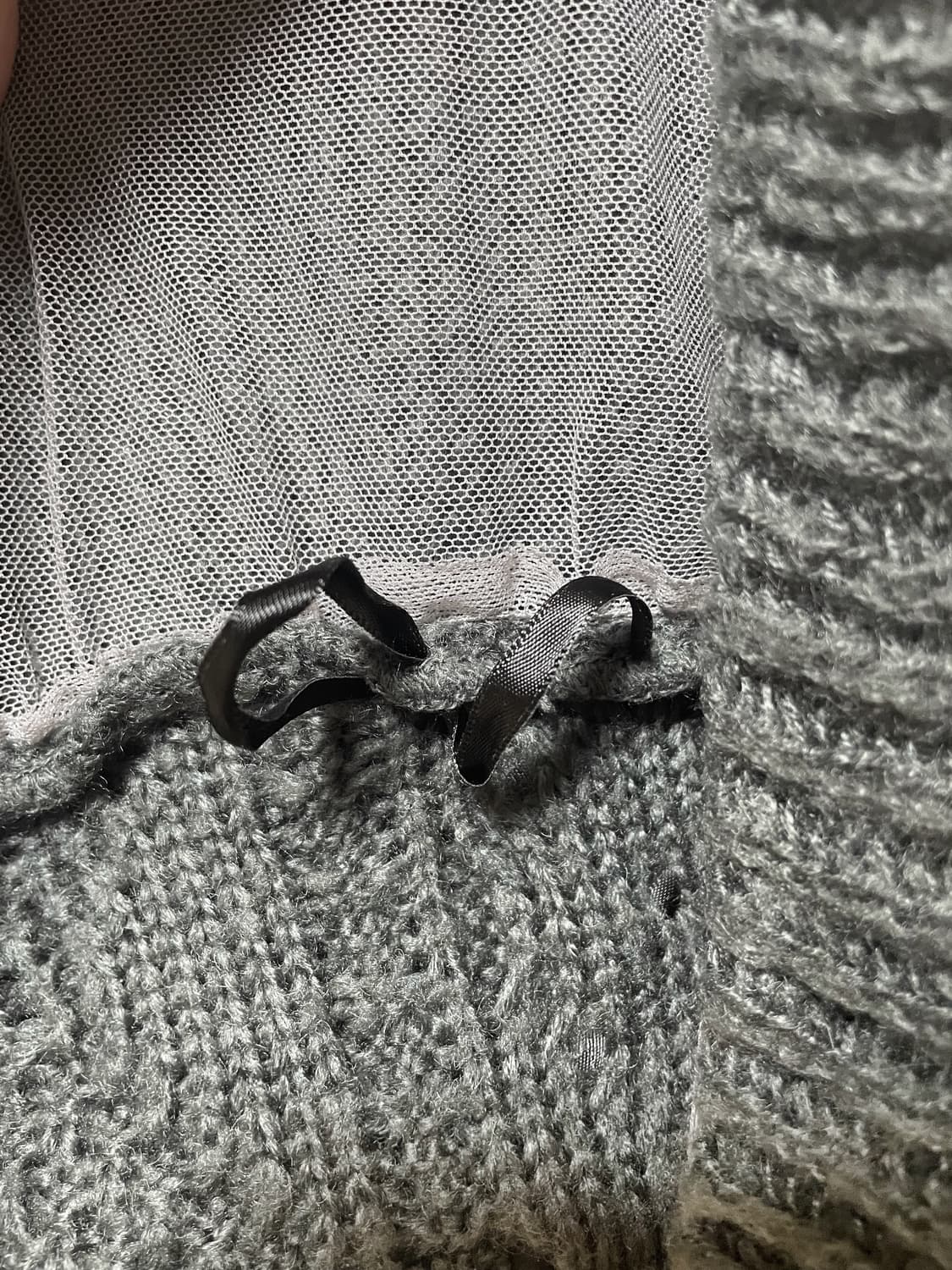 🩶axesfemm엑시즈팜 그레이 레이스 터틀넥 아일렛 리본 니트 원피스 상품이미지8