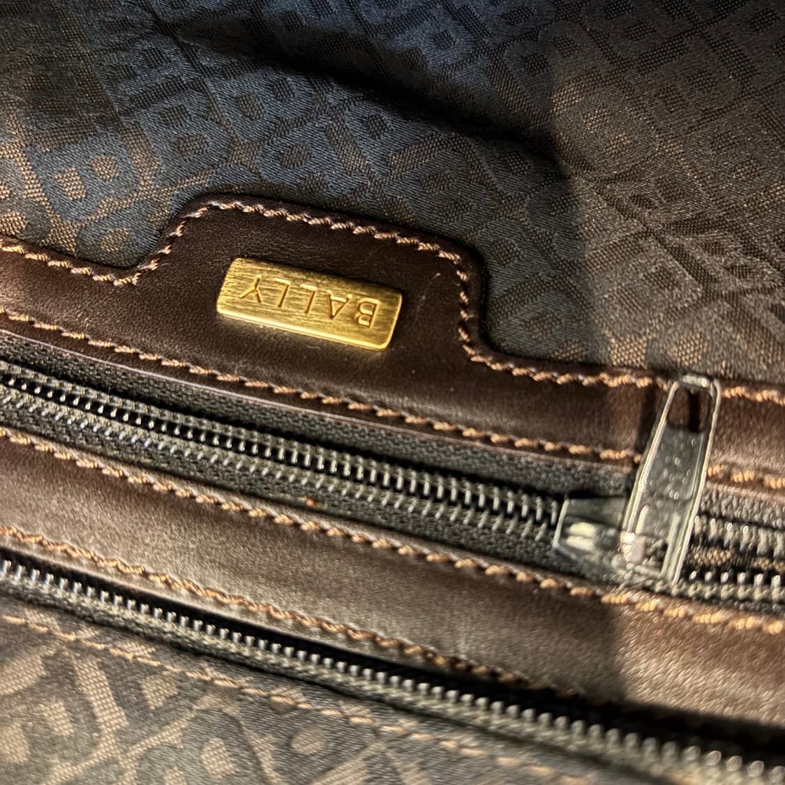 정품 발리 패브릭 숄더백     상품이미지9