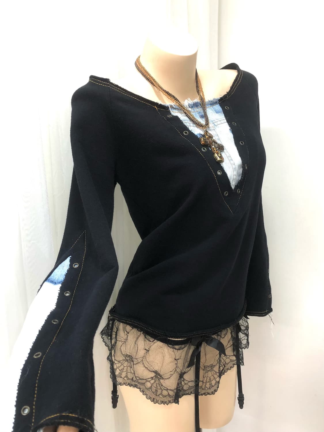 navy denim patch eyelet off shoulder top 상품이미지4