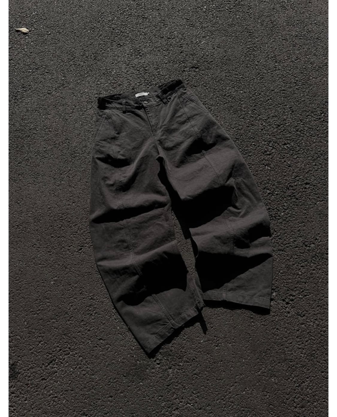 아르반 x prtprtshop 파시드 코어 커브드 팬츠 느와르 차콜 상품이미지3