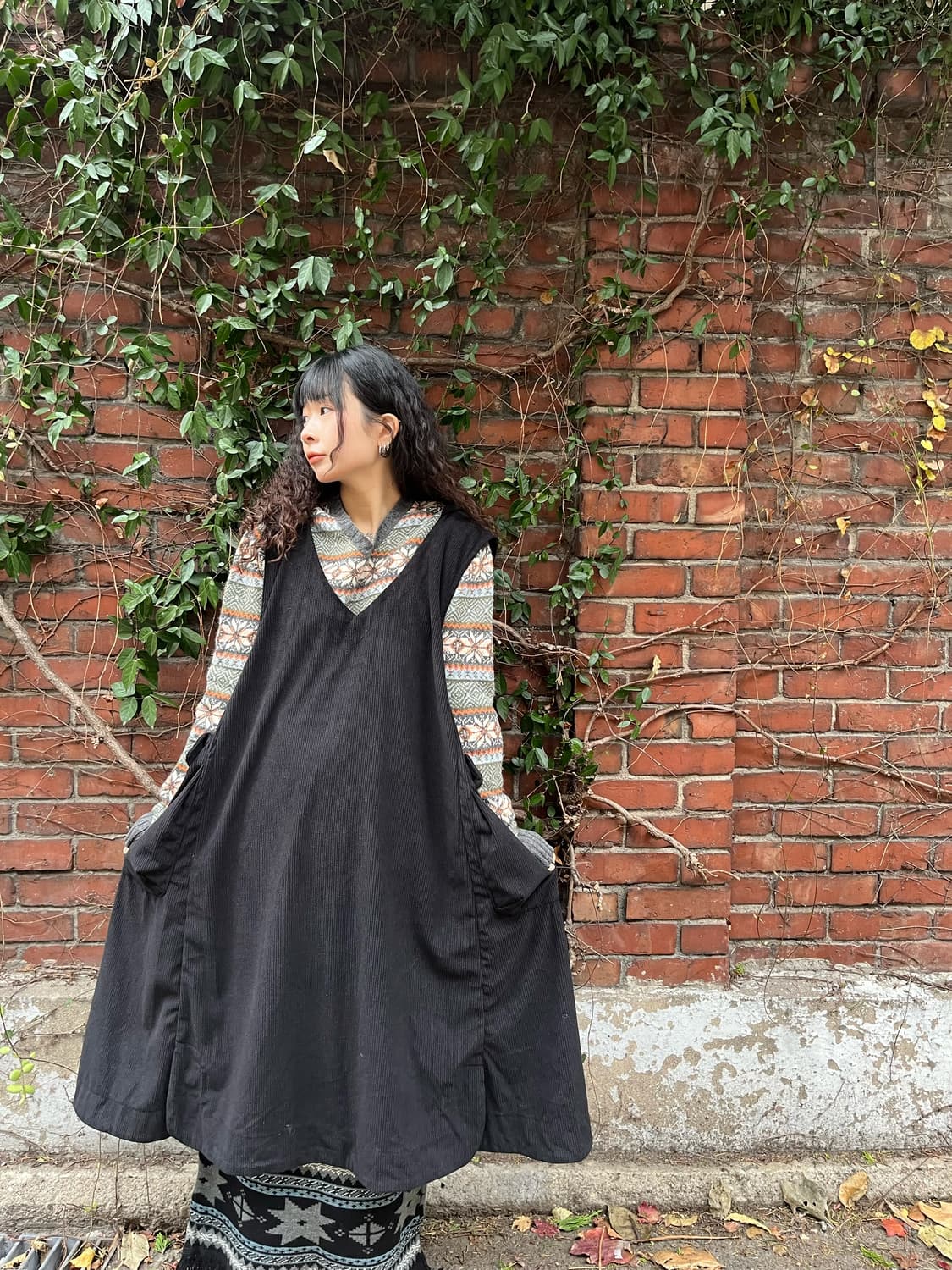 데일리무드 블랙 코듀로이 후드 원피스 상품이미지4