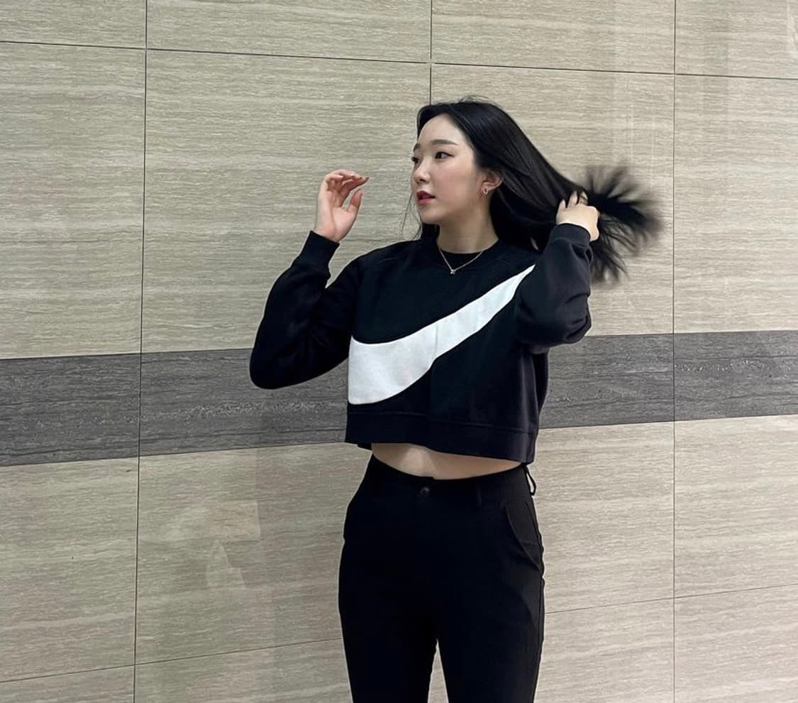 나이키 크롭 맨투맨 상품이미지1