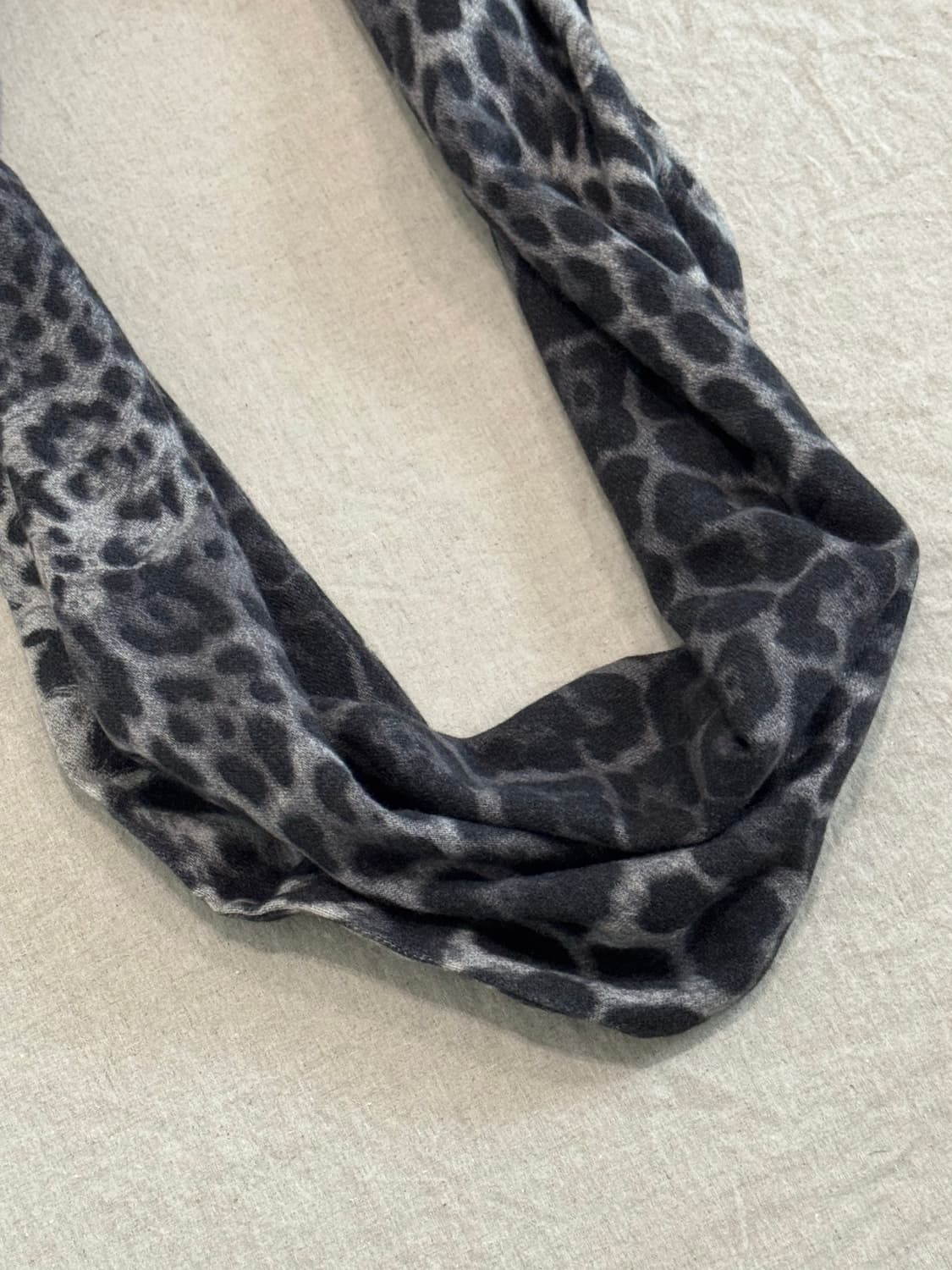 YSL 울캐시미어 레오파드 넥워머 상품이미지3