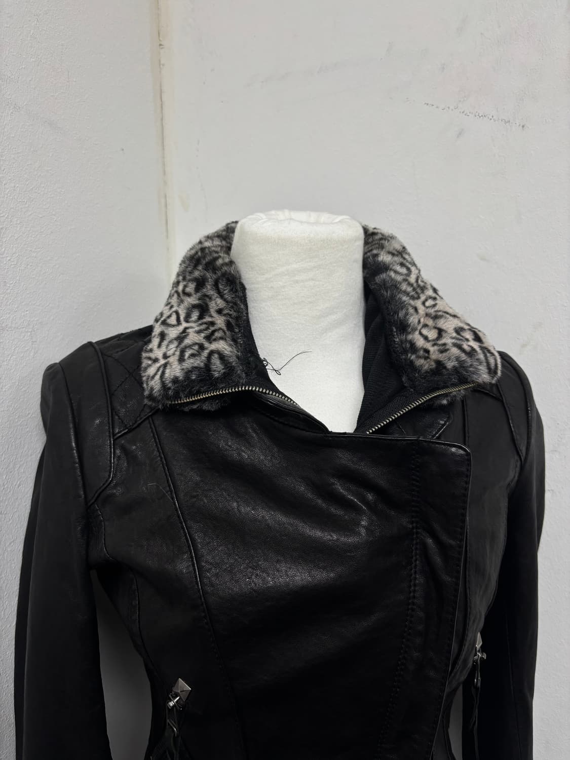 “Vintage” Leopard Detail Black Vest Zip  상품이미지2