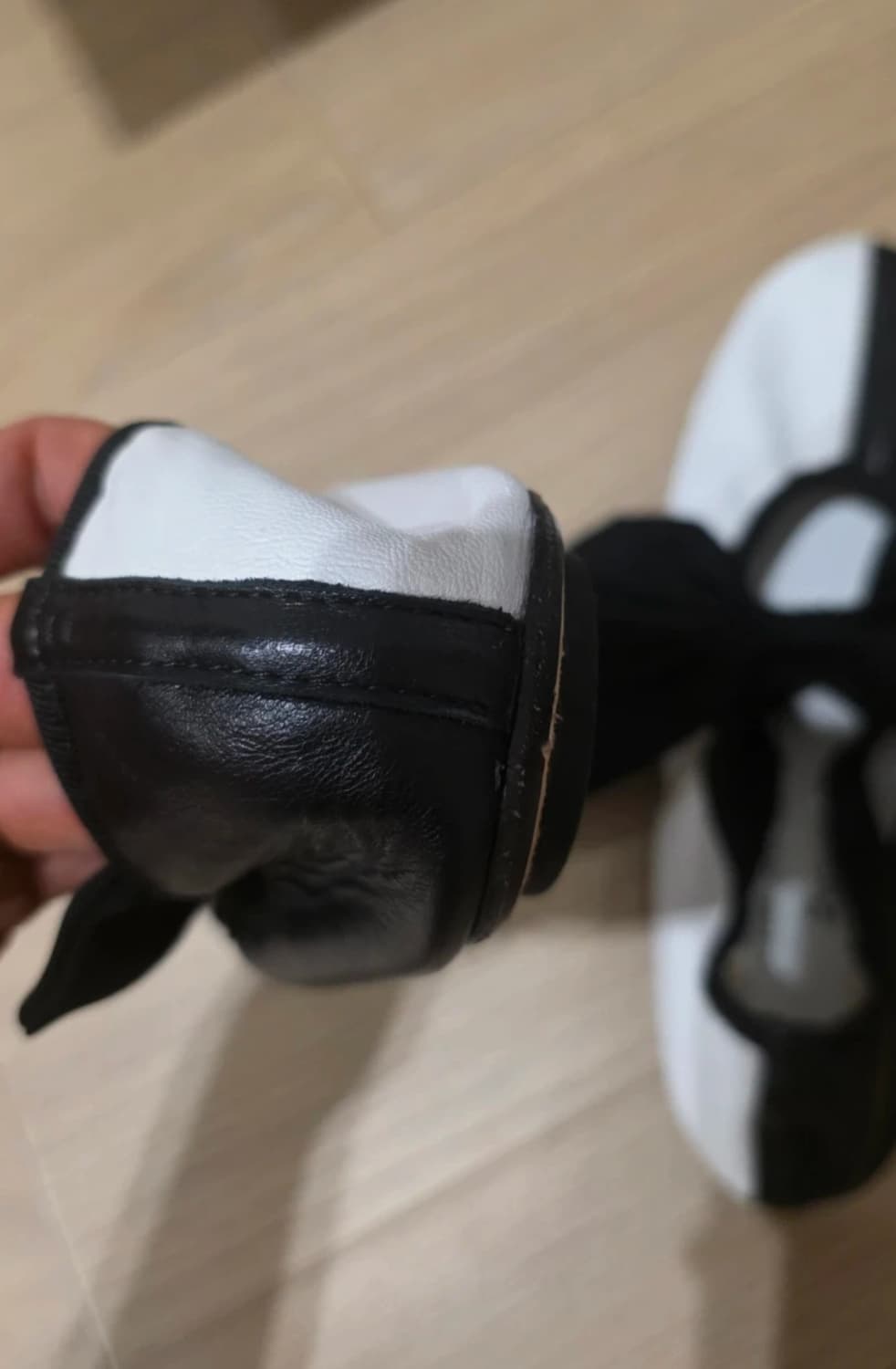 레페토 블랙&화이트 리본 플랫슈즈 41 상품이미지3