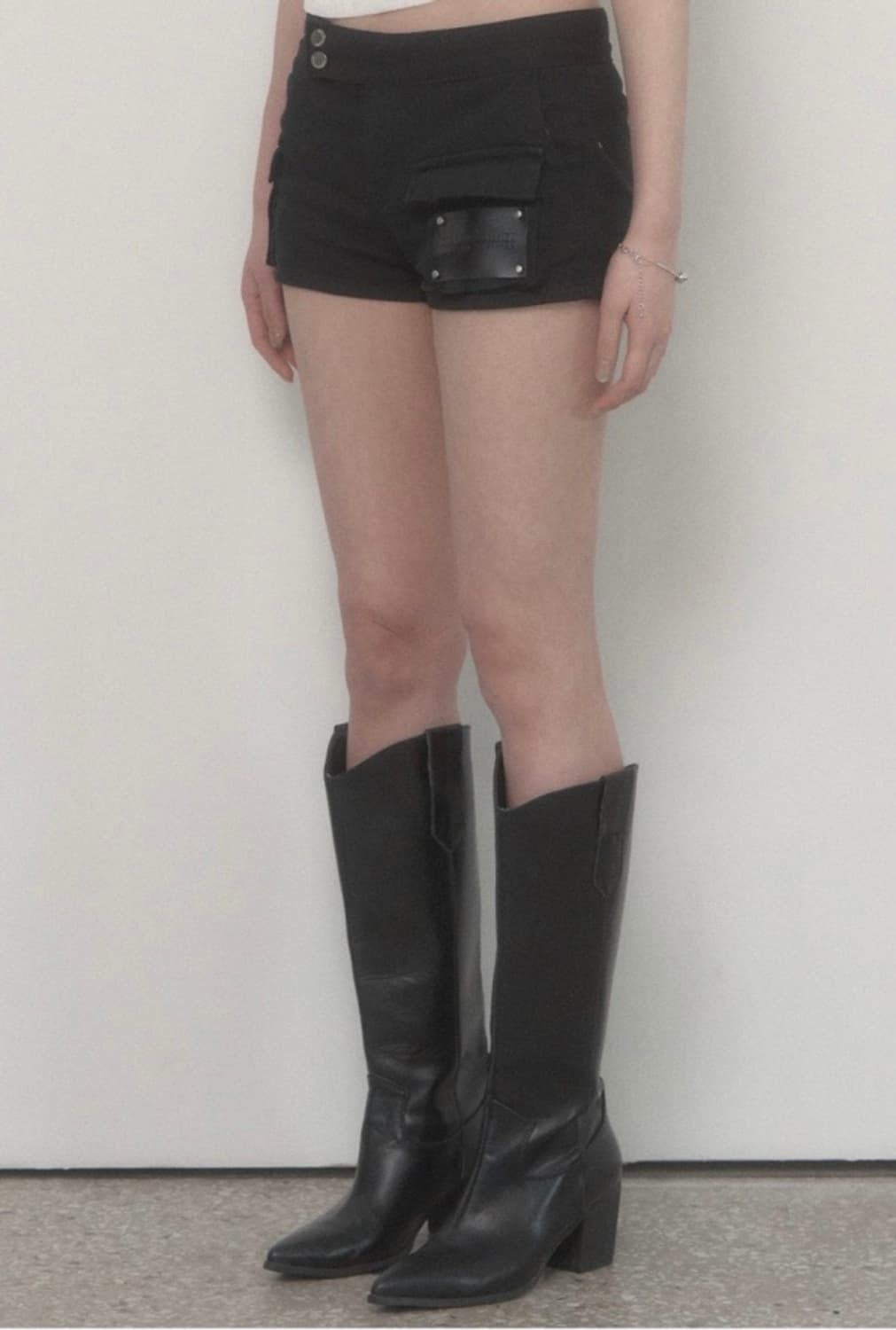 에트오소메 팬츠 Leather Patch Cargo Short Pants 상품이미지2