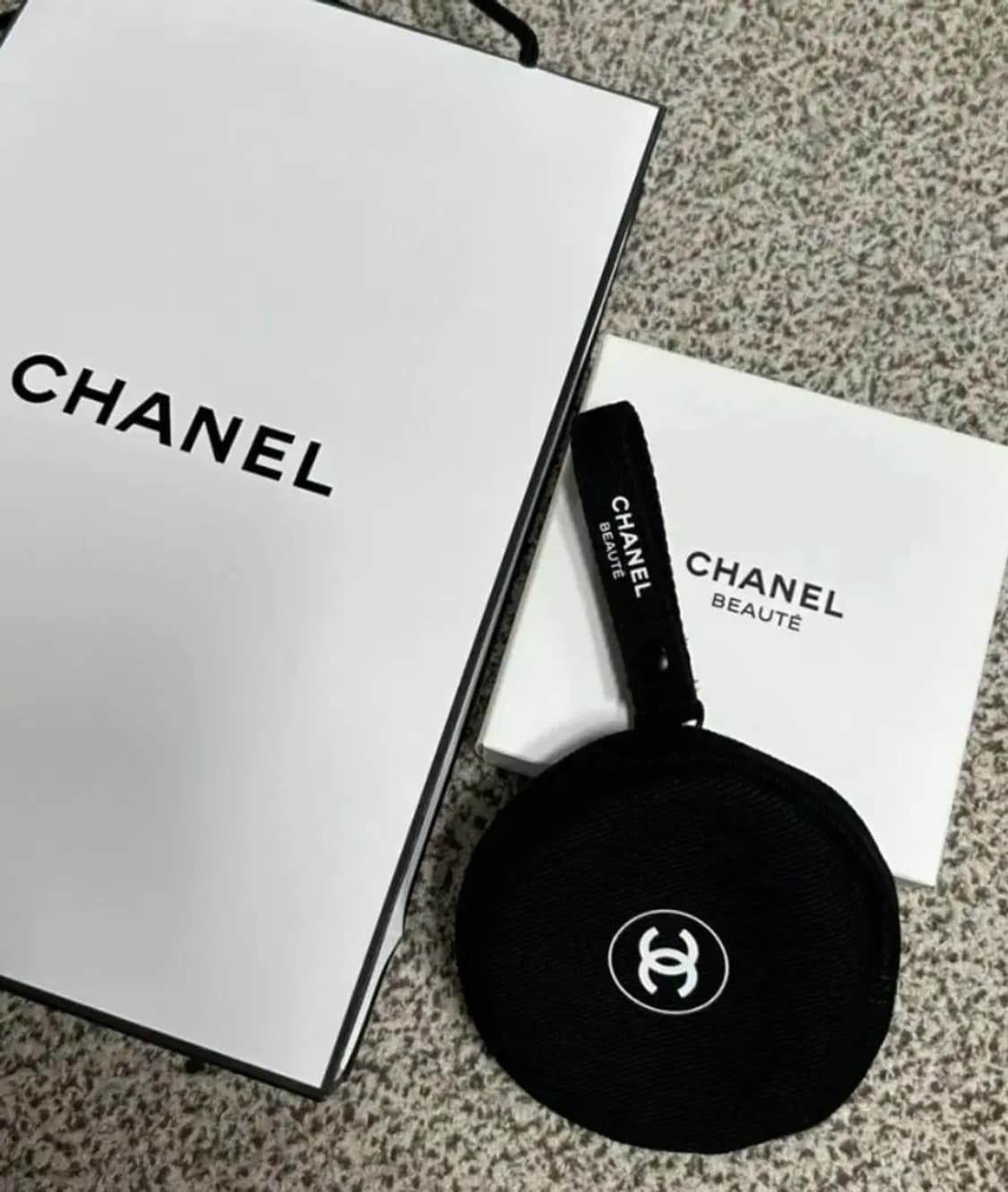 샤넬뷰티  블랙원형 미니파우치 동전지갑 스트랩  상품이미지3