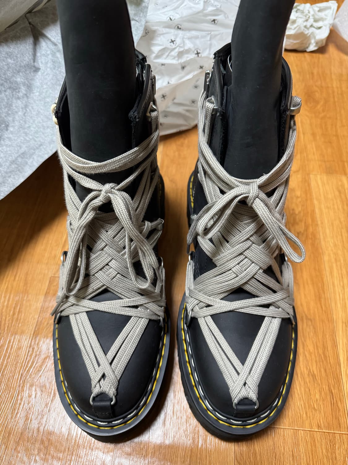 UK10닥터마틴 x 릭 오웬스 1460 쿼드 솔 메가 레이 스 부츠 블랙 상품이미지1