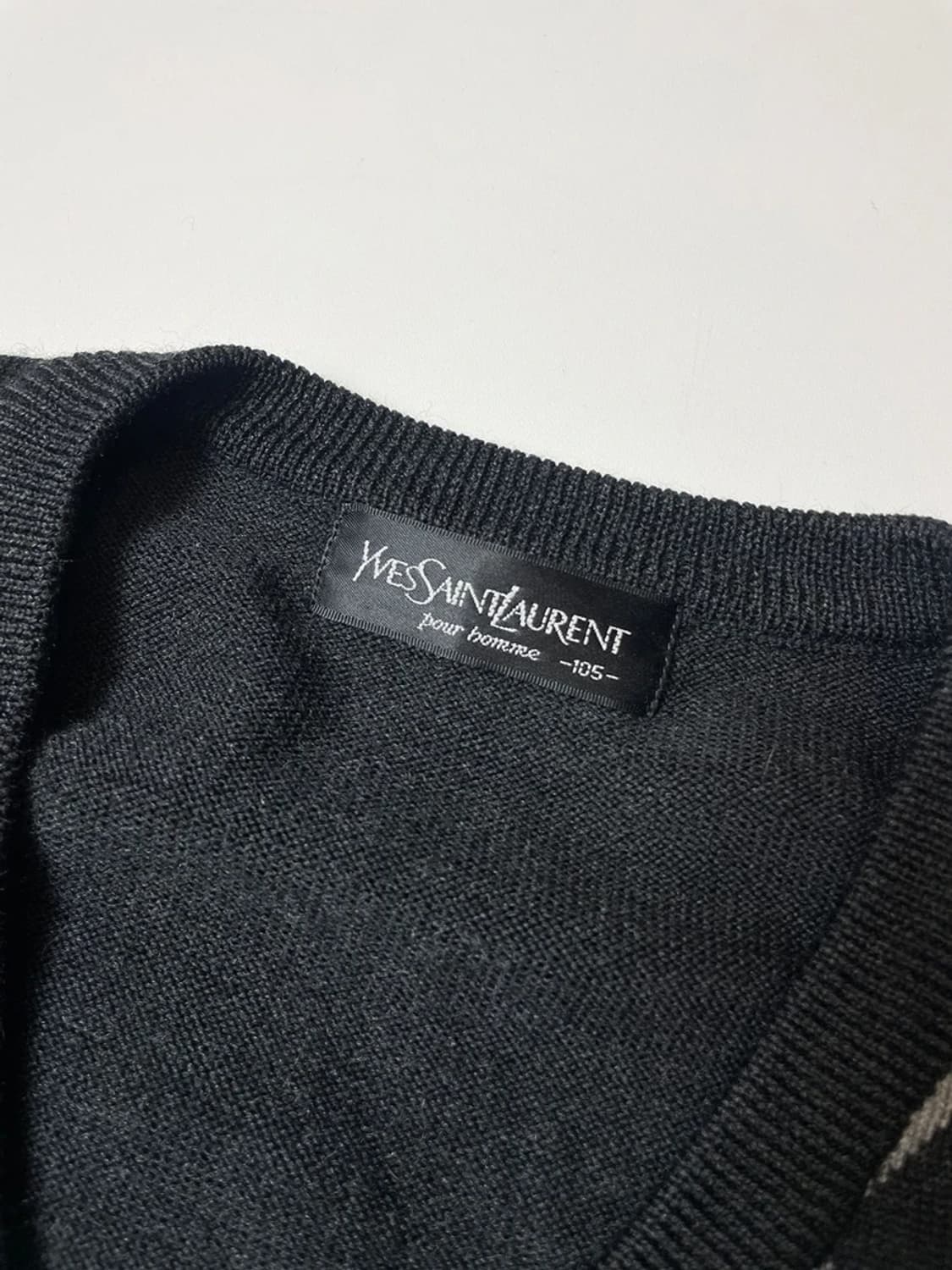 입생로랑 아가일 패턴 브이넥 니트 베스트 PN9389 상품이미지6