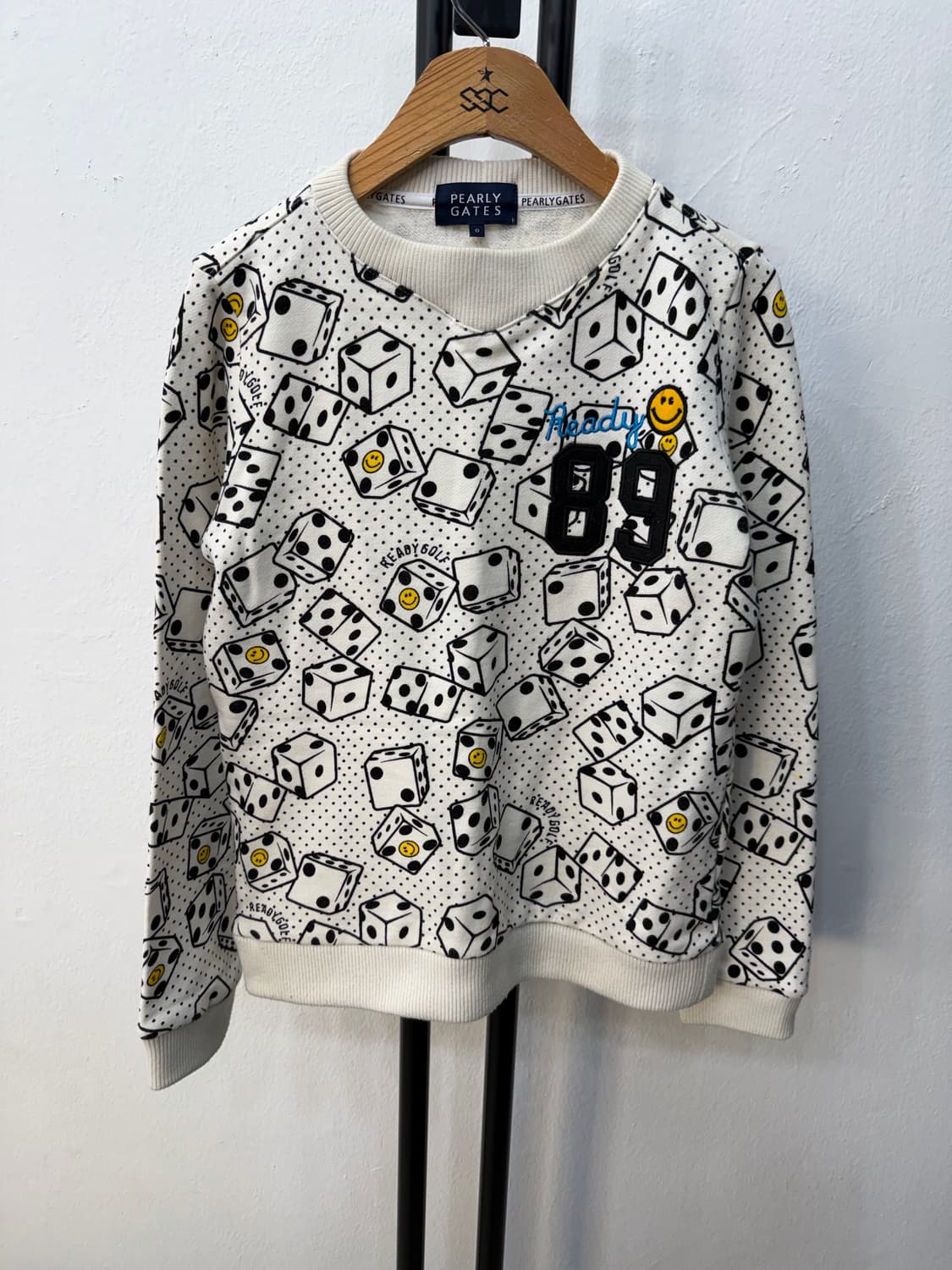 정품) 파리게이츠 여성 다이스 패턴 스웨트 맨투맨 1ㅋ 상품이미지1