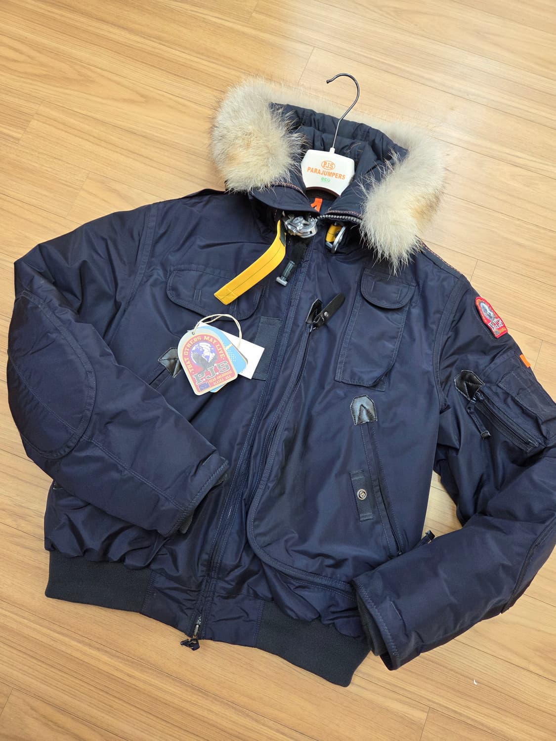 파라점퍼스 남성용 고비 패딩 네이비 색상 XL사이즈 판매합니다. 택 달린 상품이미지1