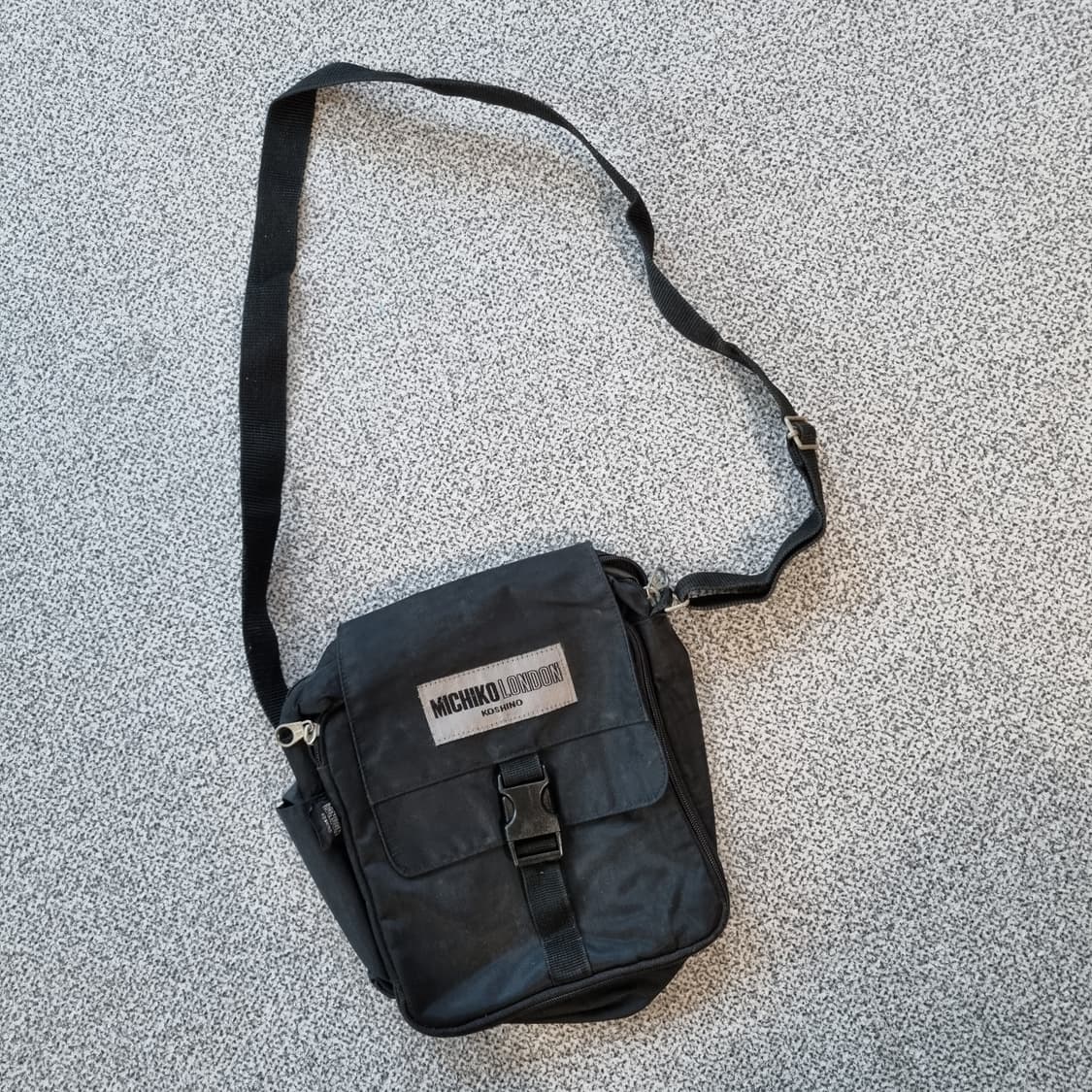 미치코 런던 크로스바디 백 상품이미지1